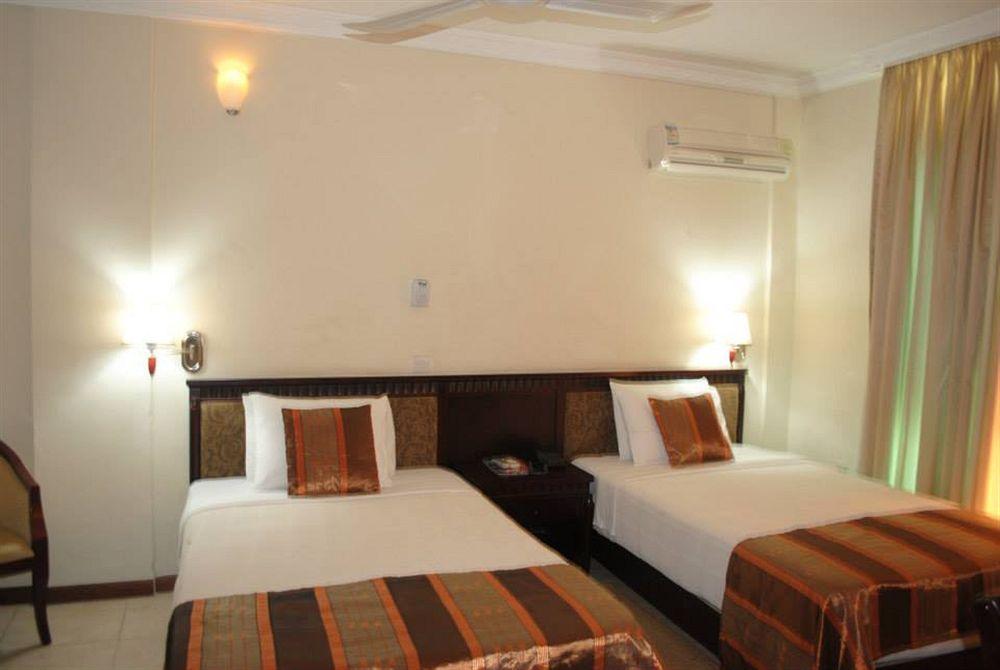 Hotel Georgia Accra Bagian luar foto