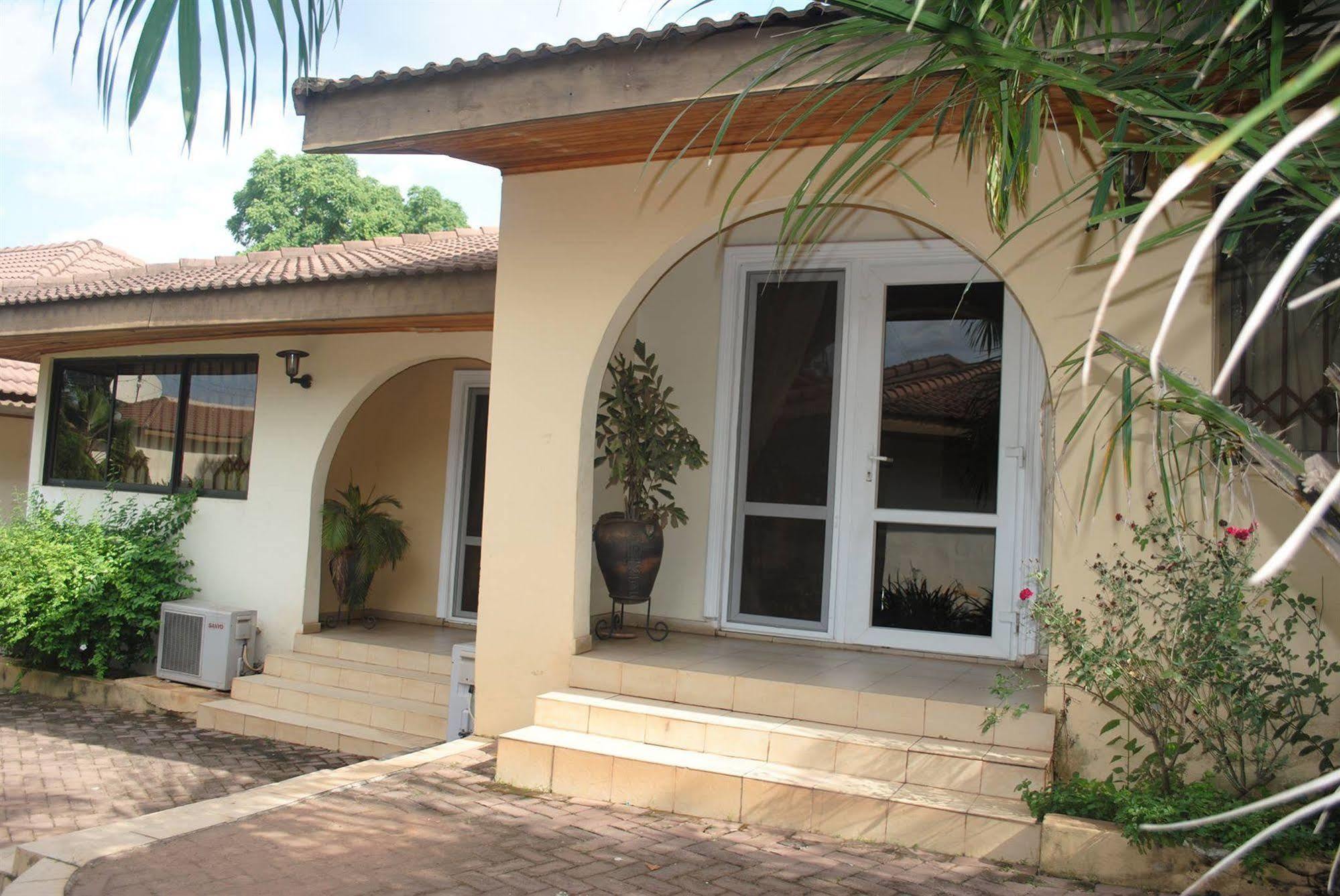Hotel Georgia Accra Bagian luar foto