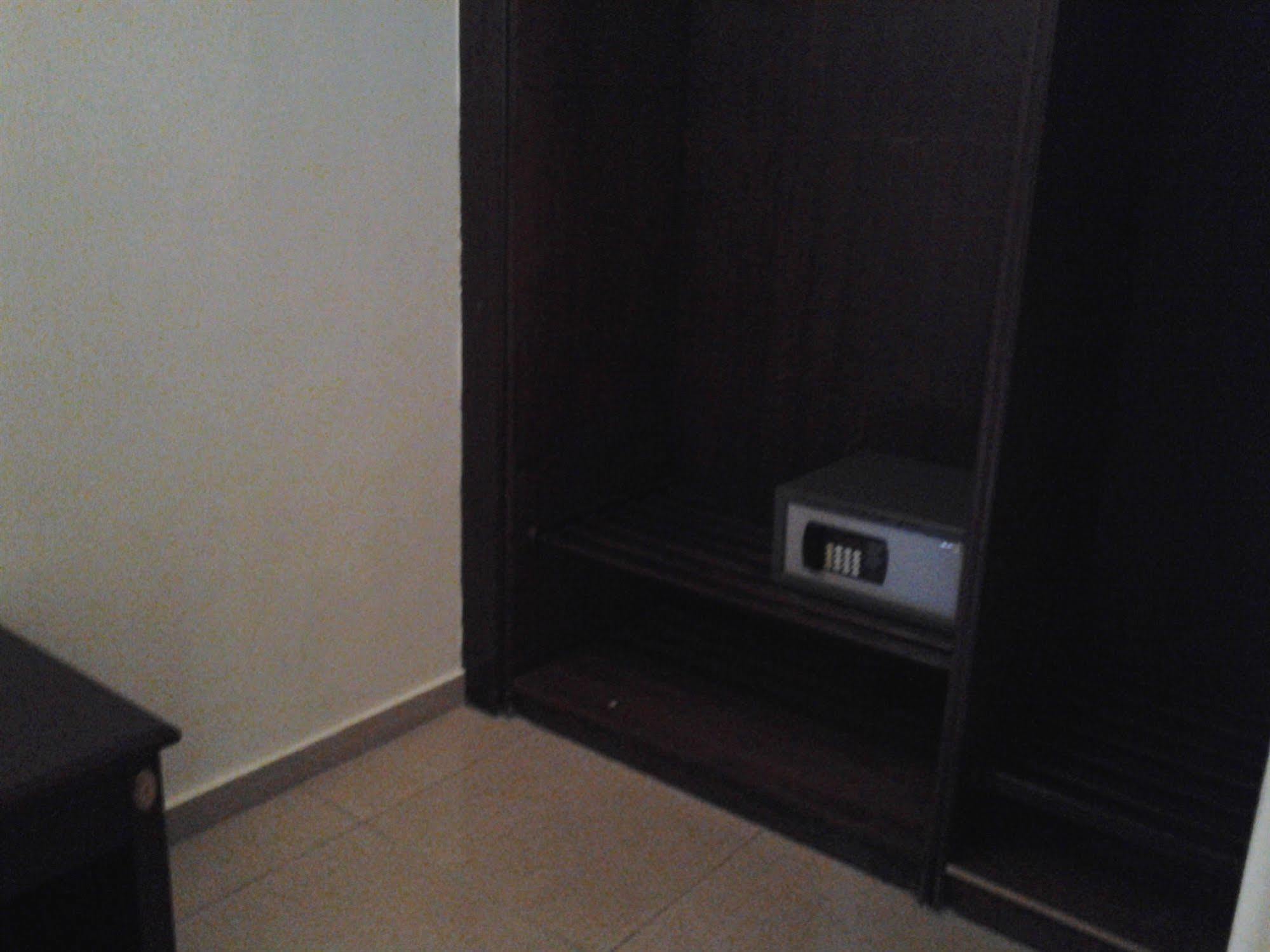 Hotel Georgia Accra Bagian luar foto