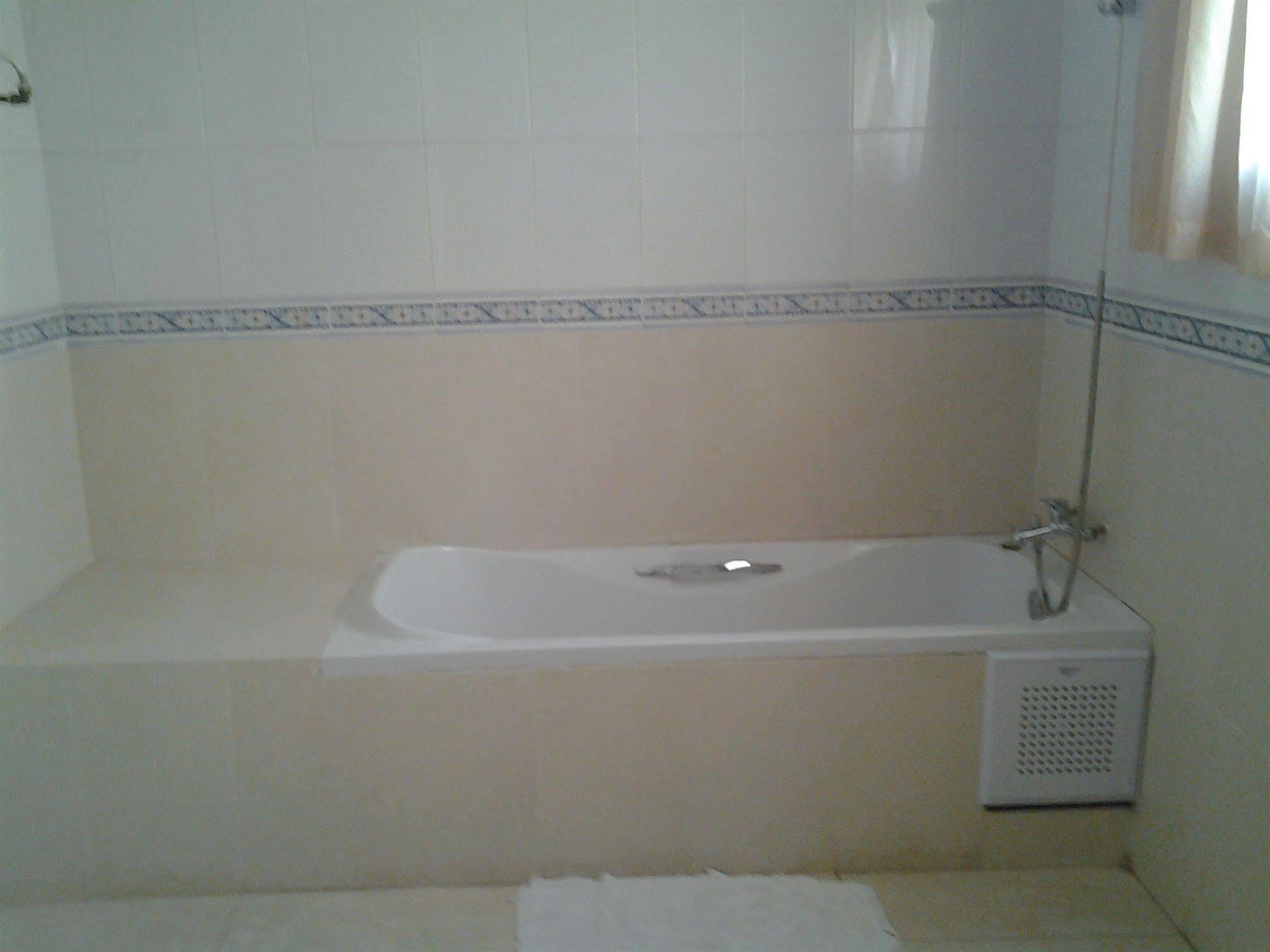 Hotel Georgia Accra Bagian luar foto