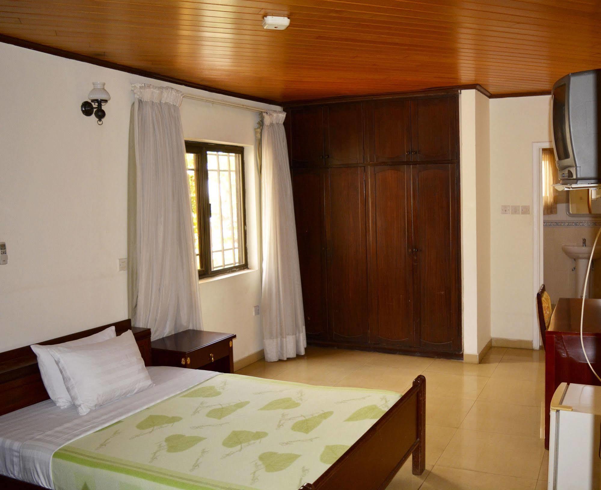 Hotel Georgia Accra Bagian luar foto