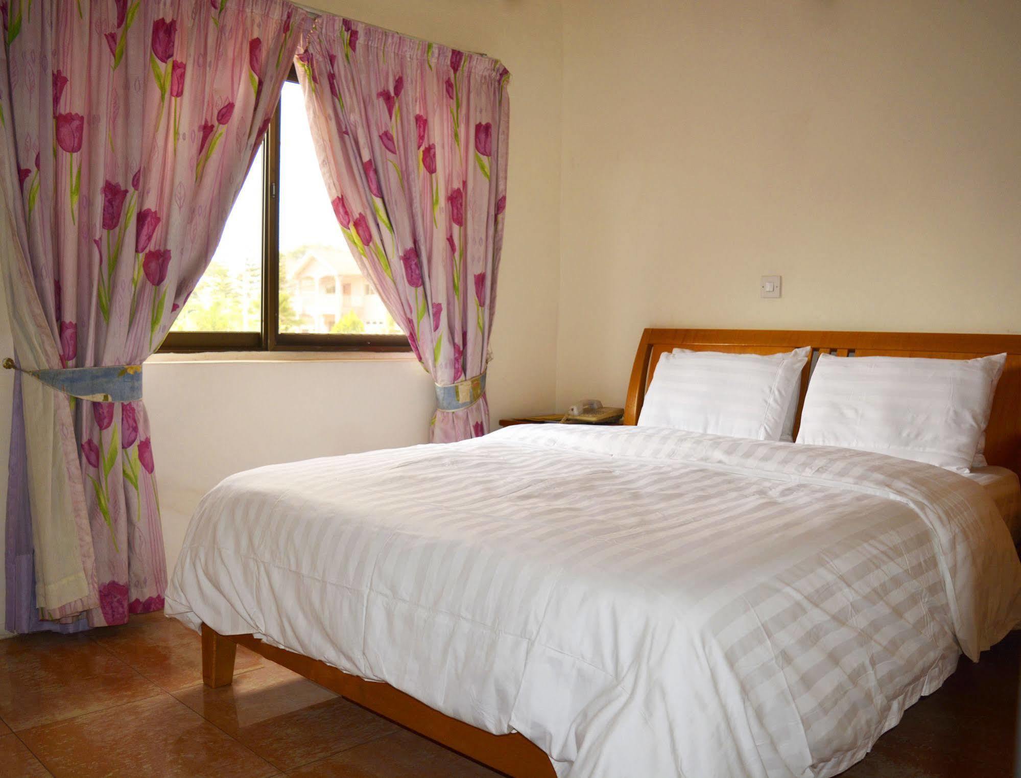 Hotel Georgia Accra Bagian luar foto