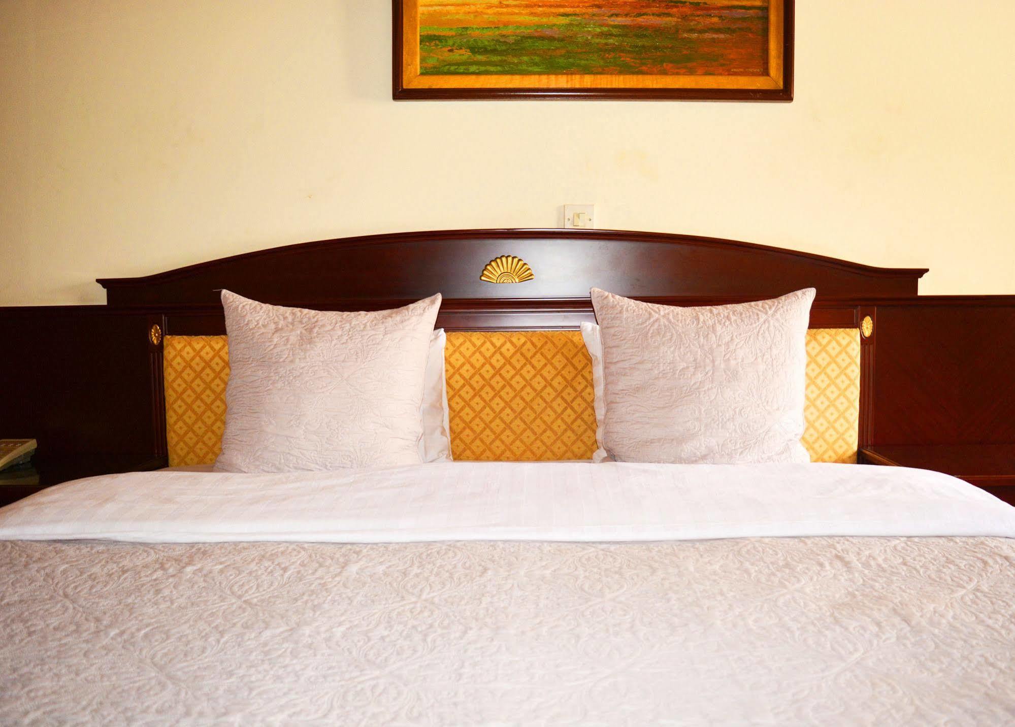 Hotel Georgia Accra Bagian luar foto