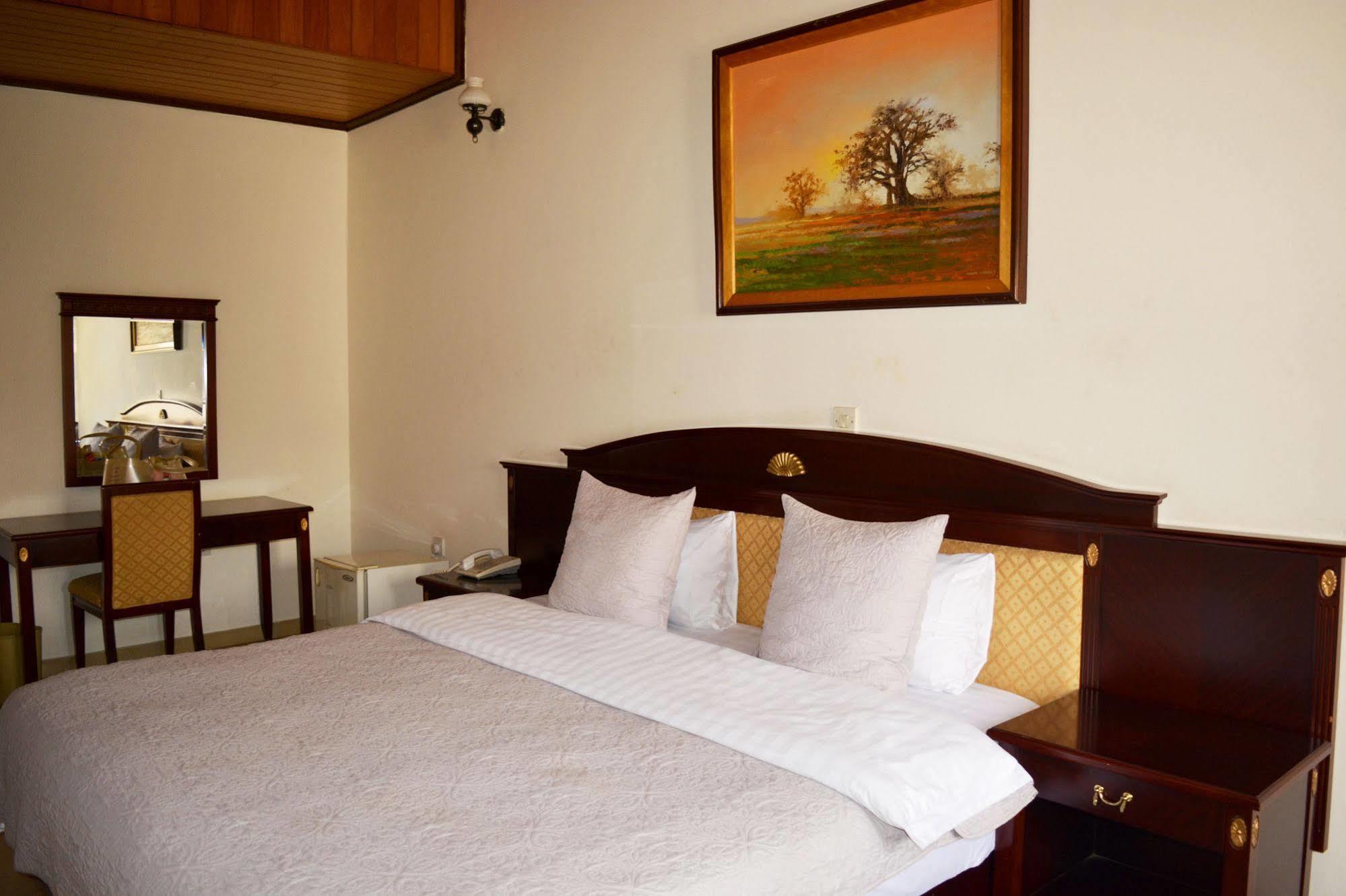 Hotel Georgia Accra Bagian luar foto