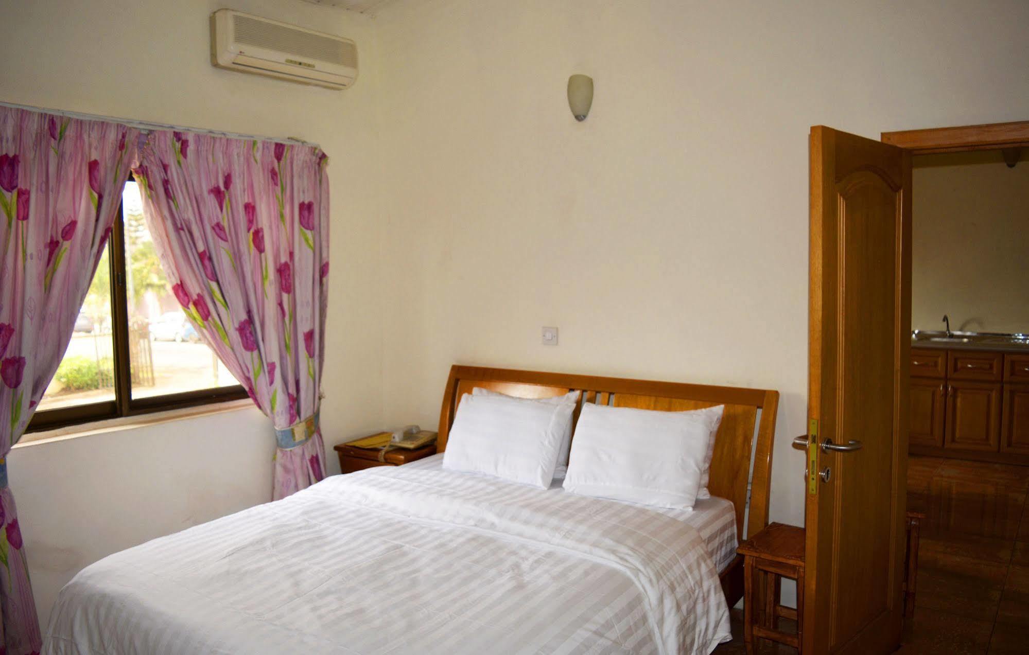 Hotel Georgia Accra Bagian luar foto